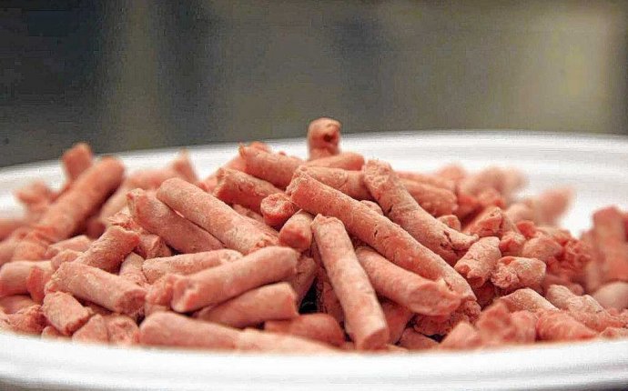 Commentary: Most meat originates from crowded, dirty farms